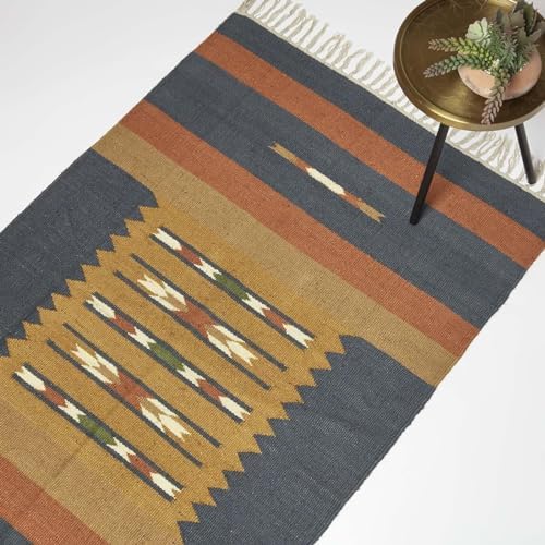 HOMESCAPES Orange & Blue Handwoven Kilim Rug 90 x 150 cm Jute & Cotton Living Room Area Rug ‘Lundi’ with Traditional Geometric Pattern & Tassels